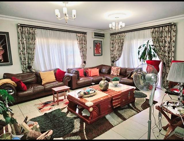 6 BEDROOM HOUSE FOR SALE IN ELDO VILLAGE